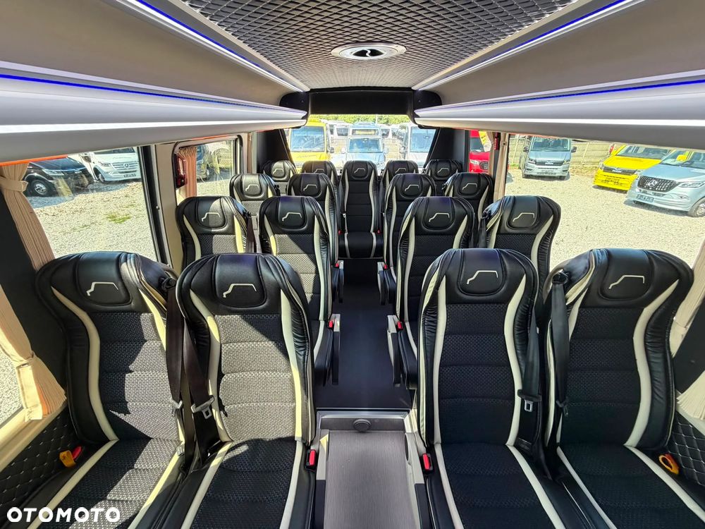 Mercedes-Benz Sprinter 519 - 20
