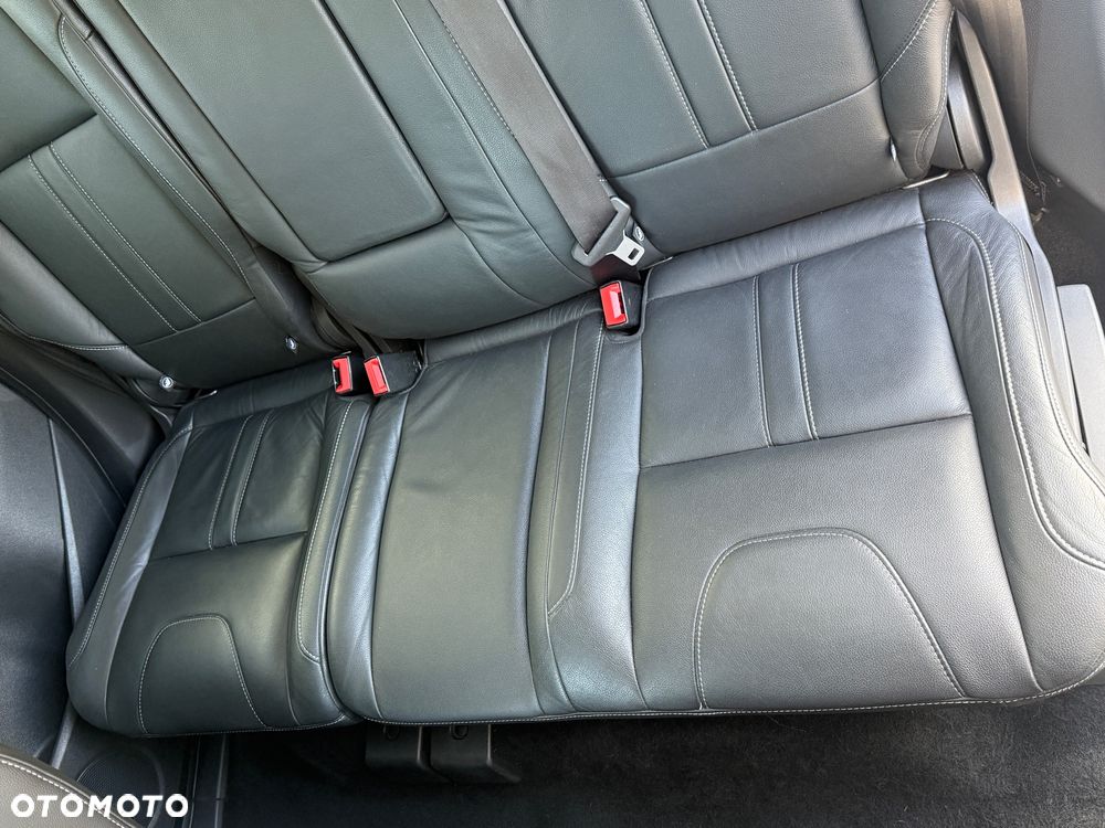 Ford Kuga 2.0 TDCi 2x4 Titanium - 35