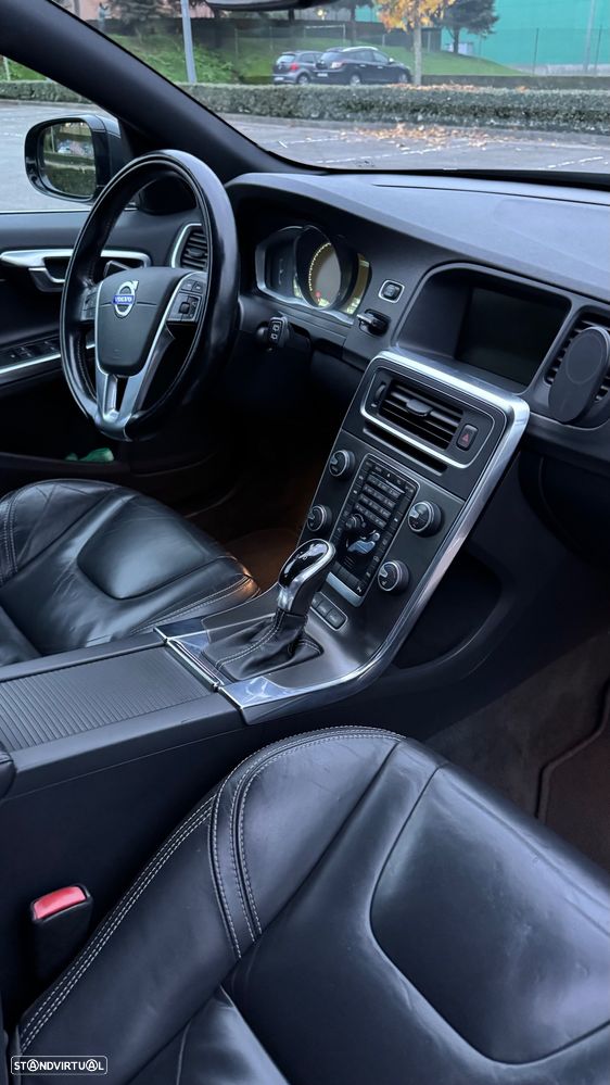 Volvo V60 D6 Plug-In-Hybrid AWD Geartronic Momentum - 14