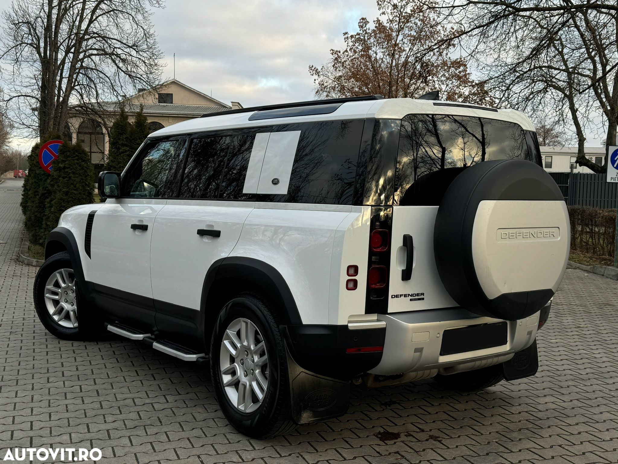 Land Rover Defender 110 2.0L D240 - 6