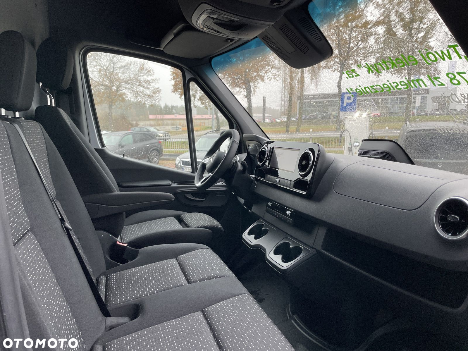 Mercedes-Benz eSprinter - 11