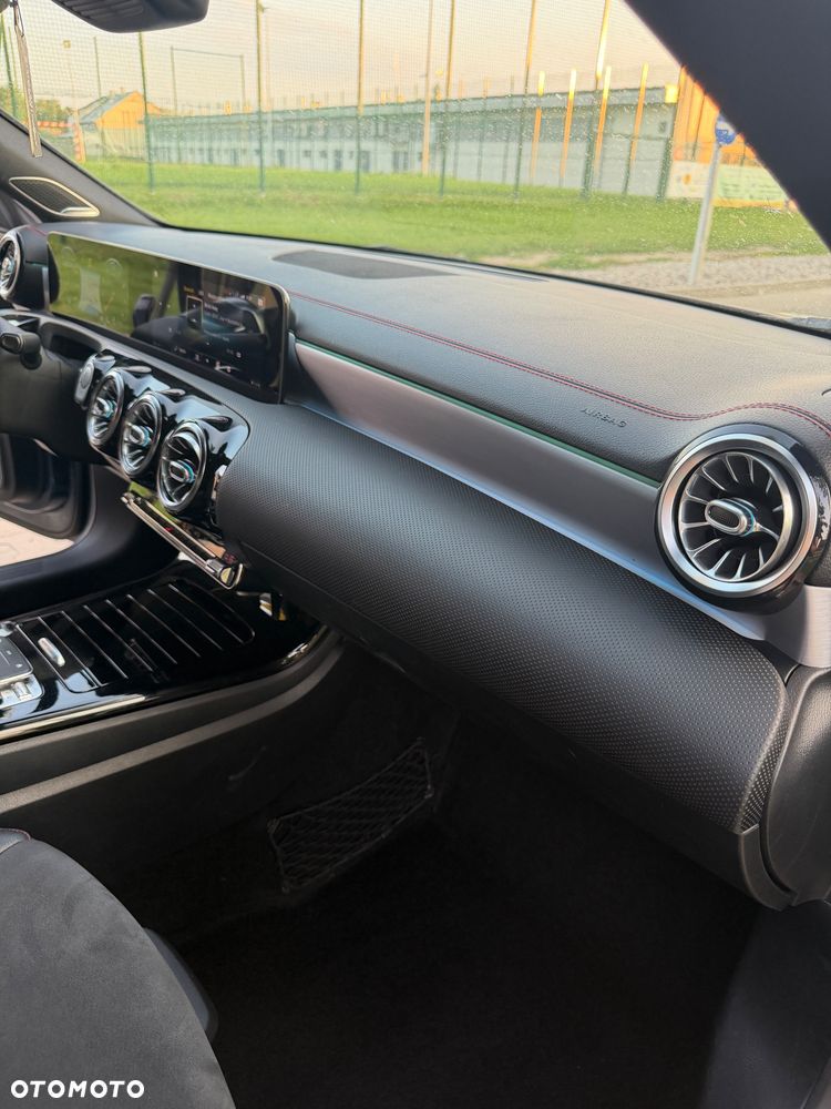 Mercedes-Benz CLA 220 AMG Line 7G-DCT - 11