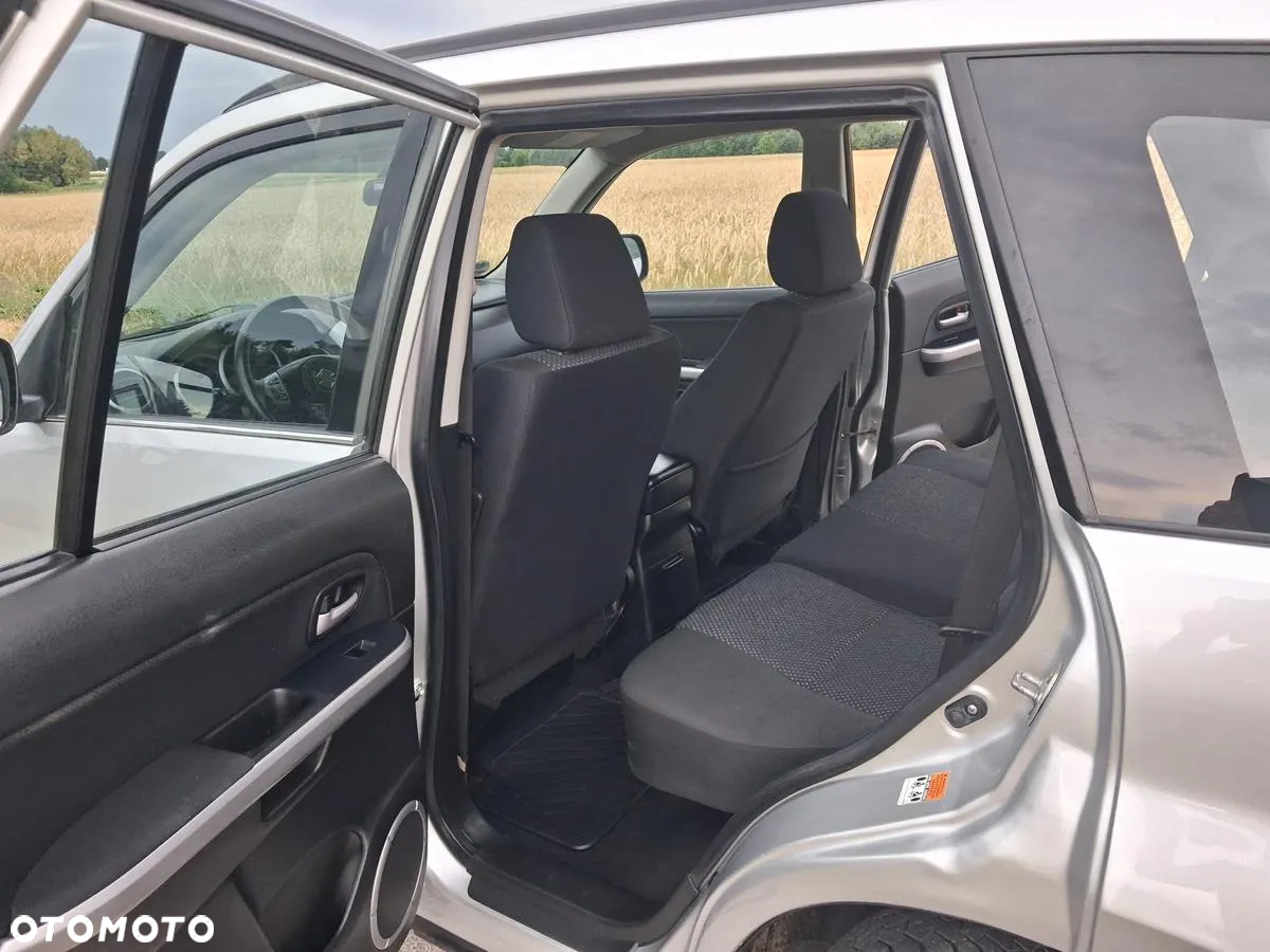 Suzuki Grand Vitara 2.0 Comfort + - 25