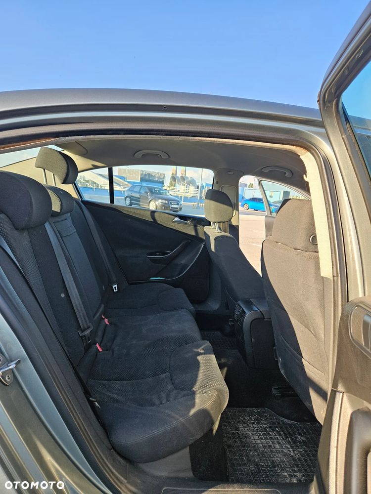 Volkswagen Passat 1.9 TDI Comfortline - 14