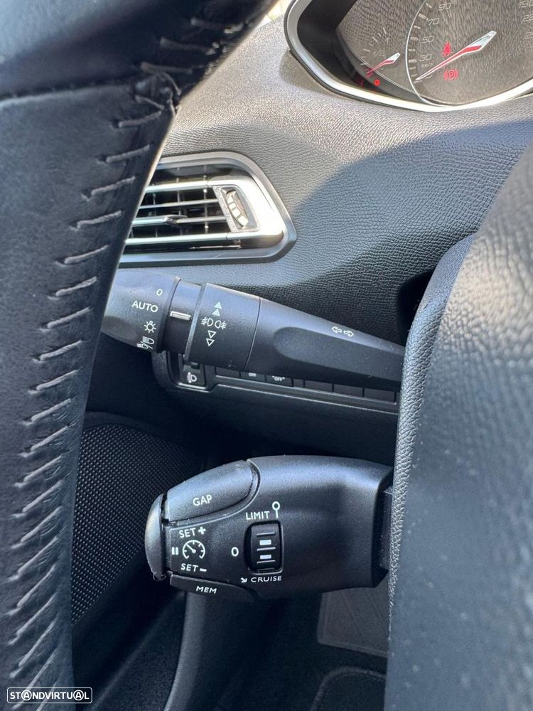 Peugeot 308 SW 1.5 BlueHDi Allure - 19