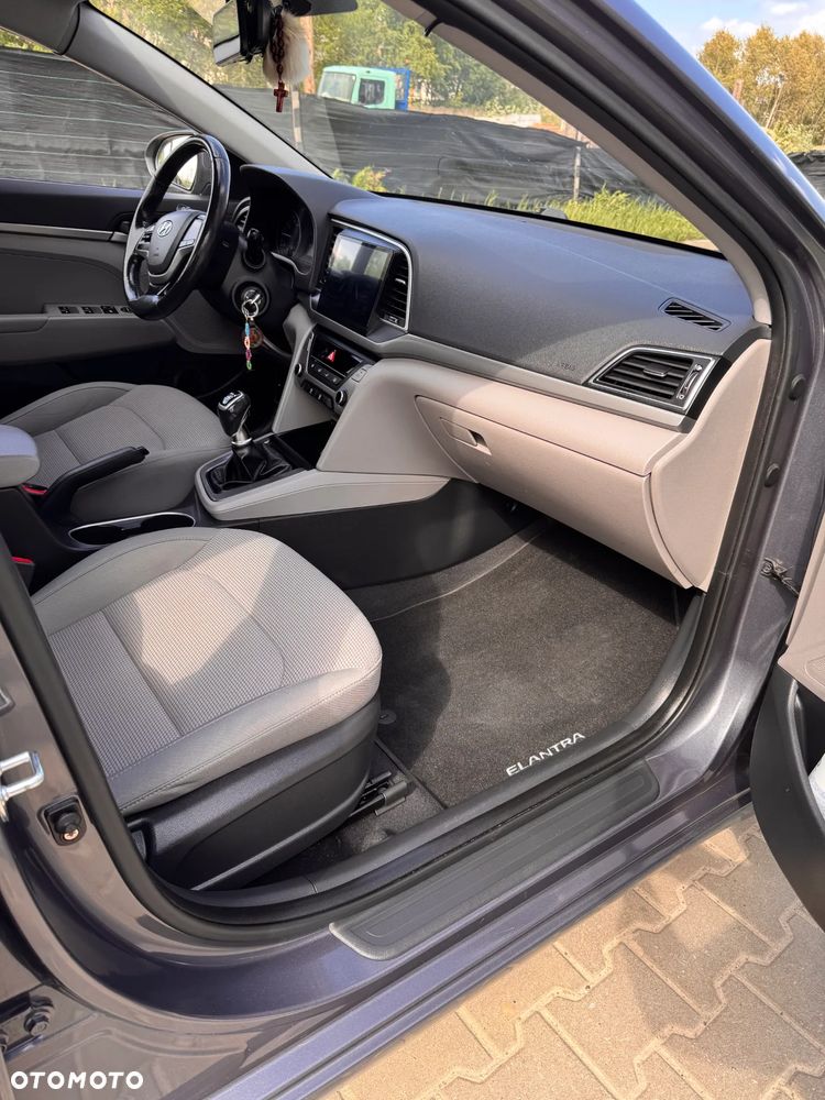 Hyundai Elantra - 7
