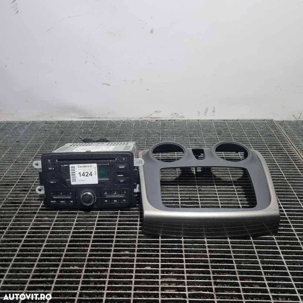 Cd player Dacia Sandero 2 2012 - 2016 (1424) 281155216R - 1