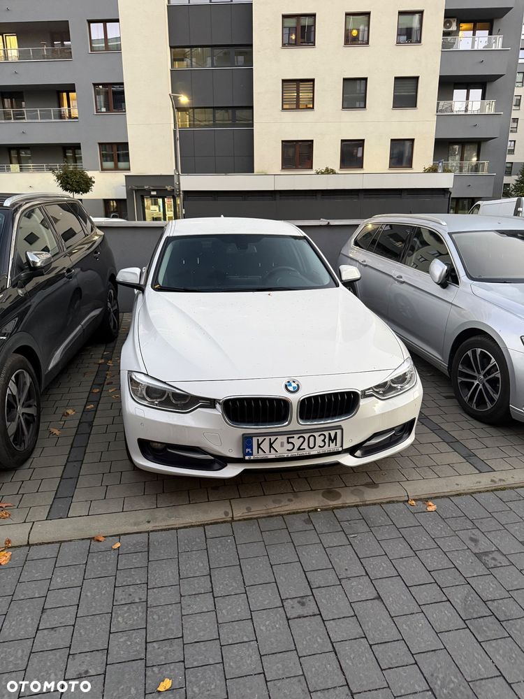 BMW 318D 2014 photo 2
