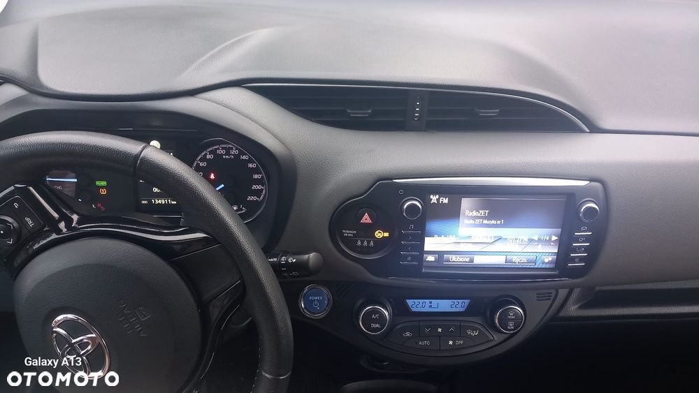Toyota Yaris Hybrid 100 Premium - 10