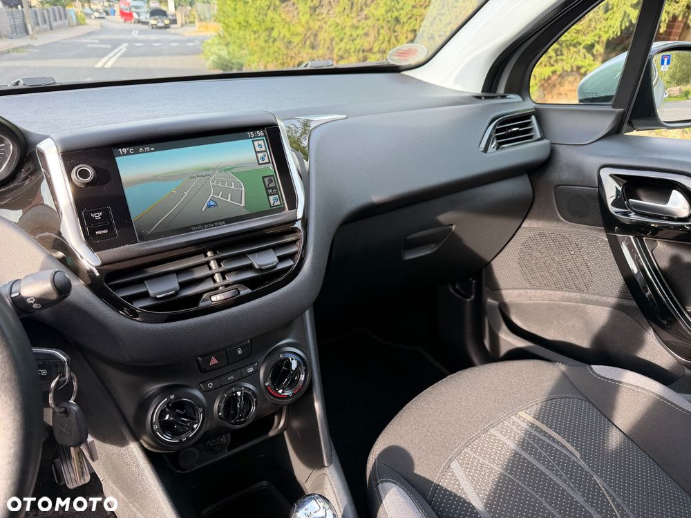Peugeot 208 - 18