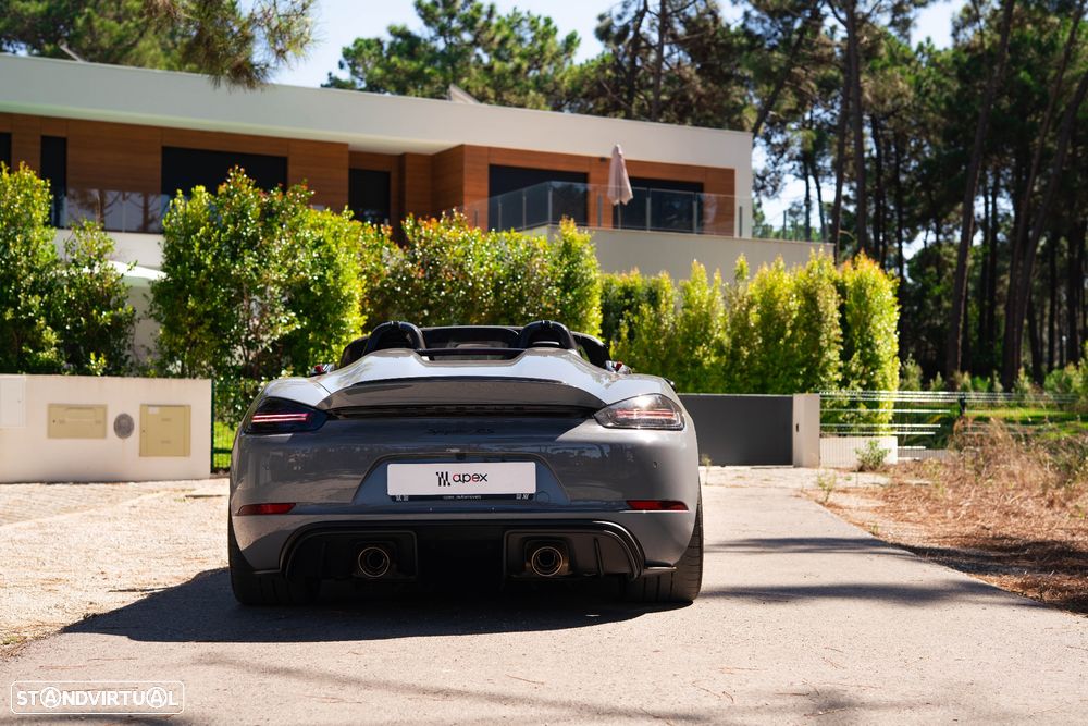 Porsche 718 Spyder RS - 15