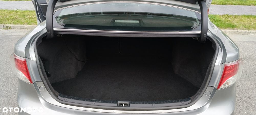 Toyota Avensis - 8