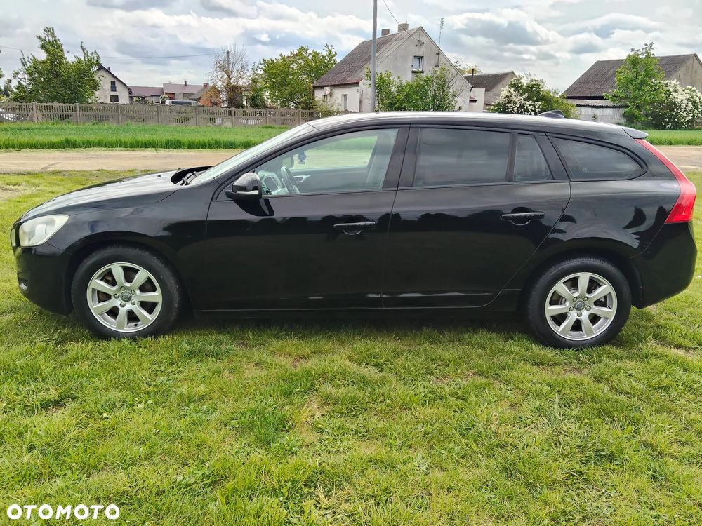 Volvo V60 T3 Kinetic - 2