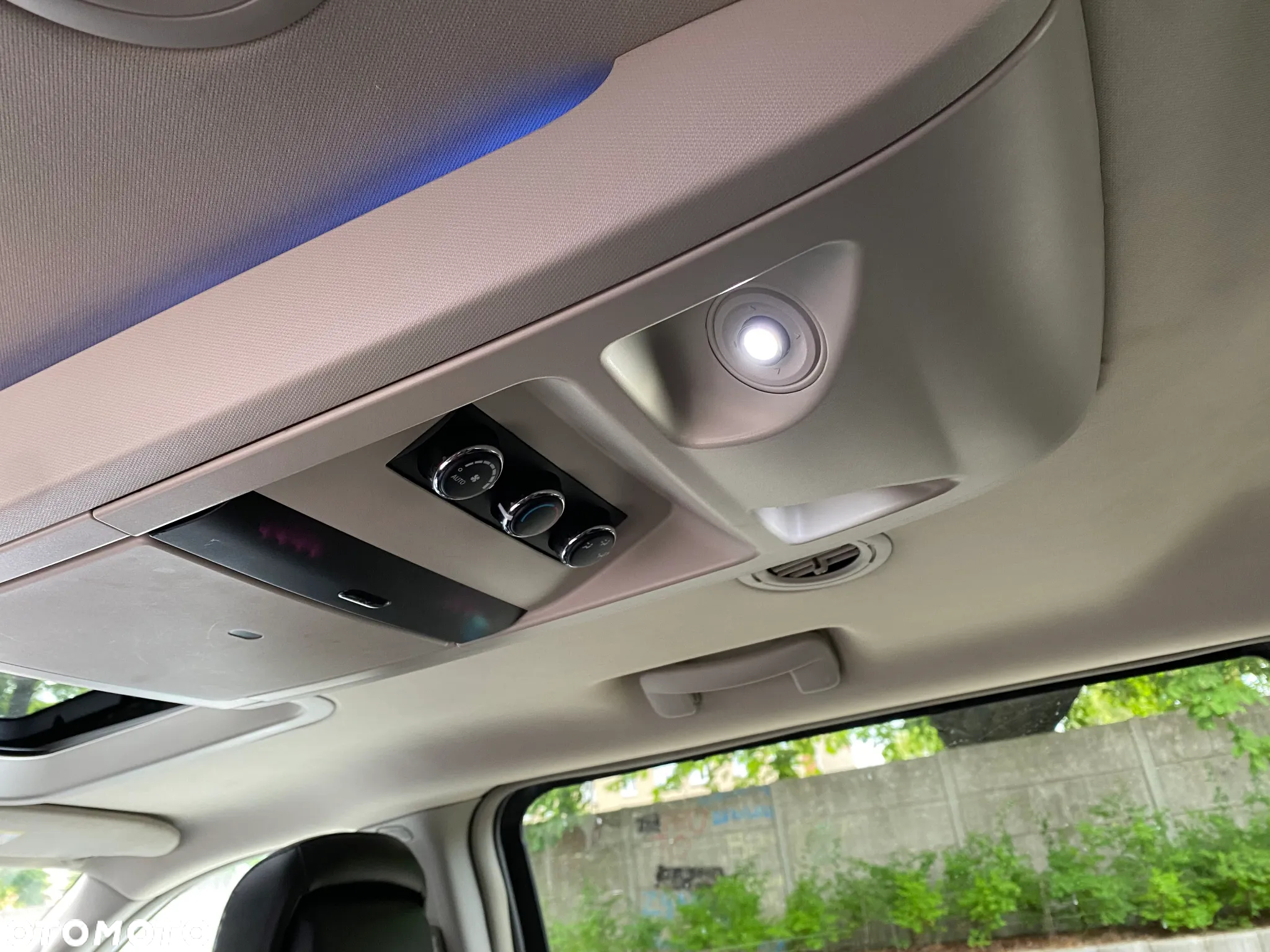Chrysler Town & Country 3.6 Limited - 26