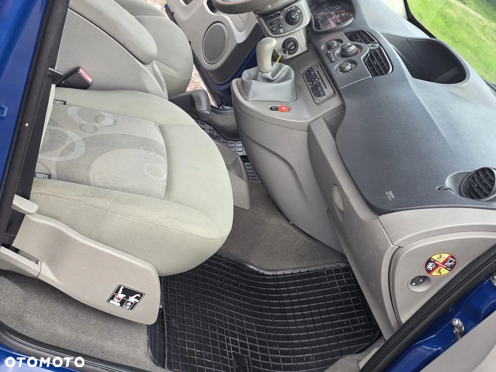 Renault Kangoo 1.6 8V 90 Happy Family - 27