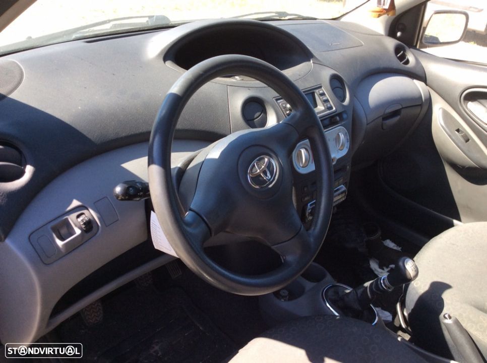 Toyota Yaris 1.4 D4D às peças - 5