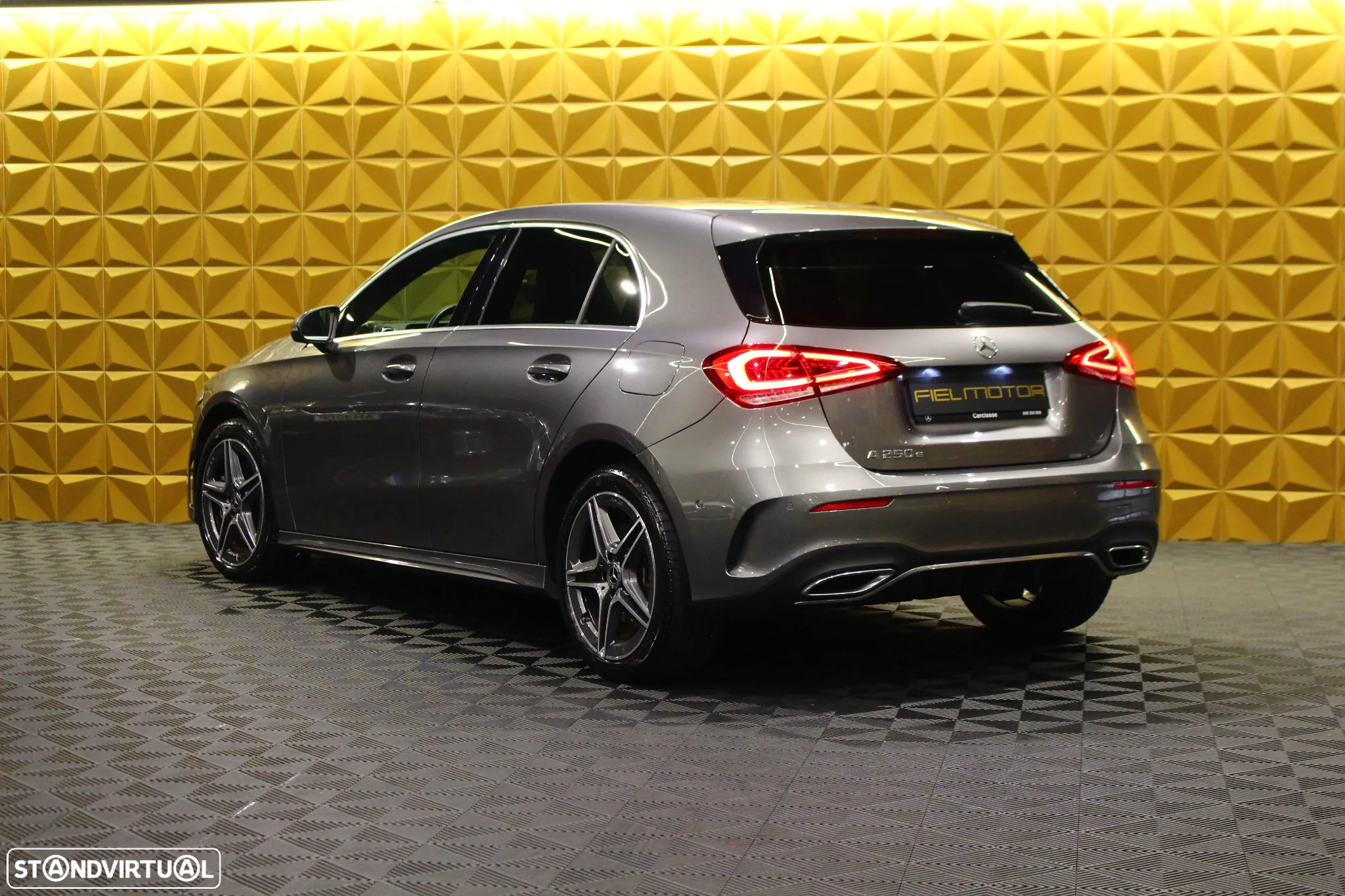 Mercedes-Benz A 250 e AMG Line - 10