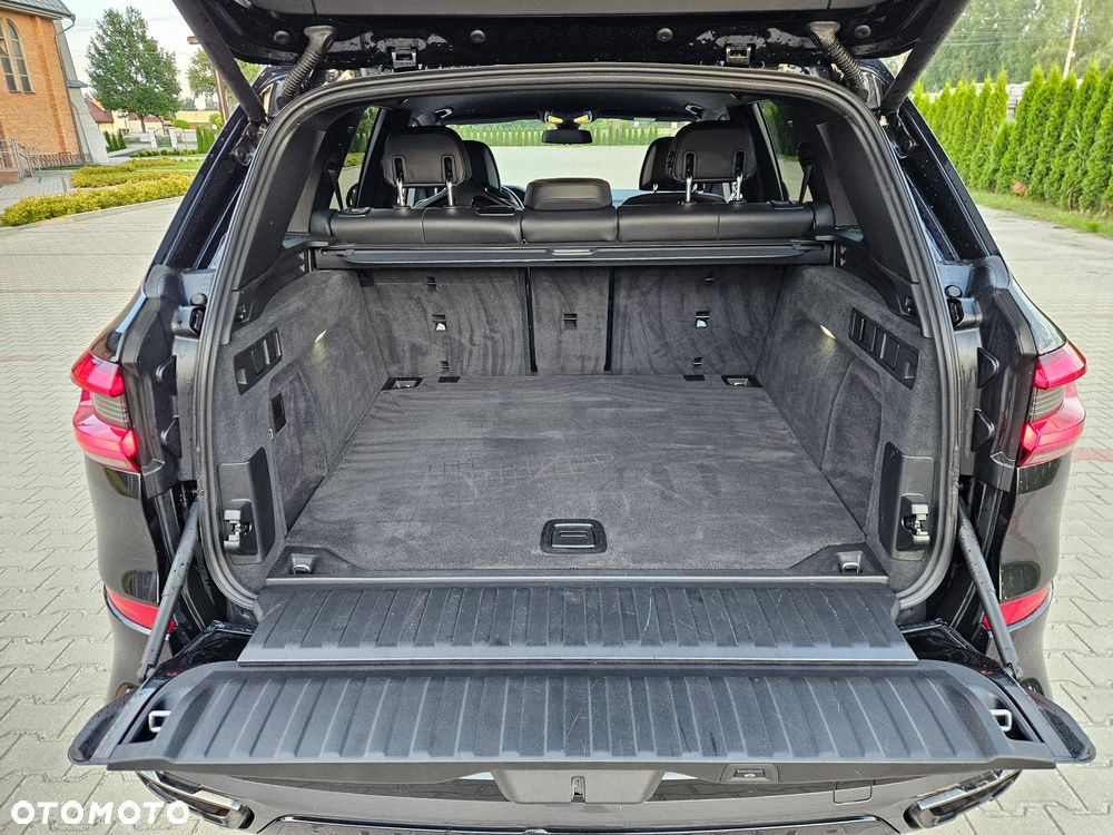 BMW X5 M50i - 12