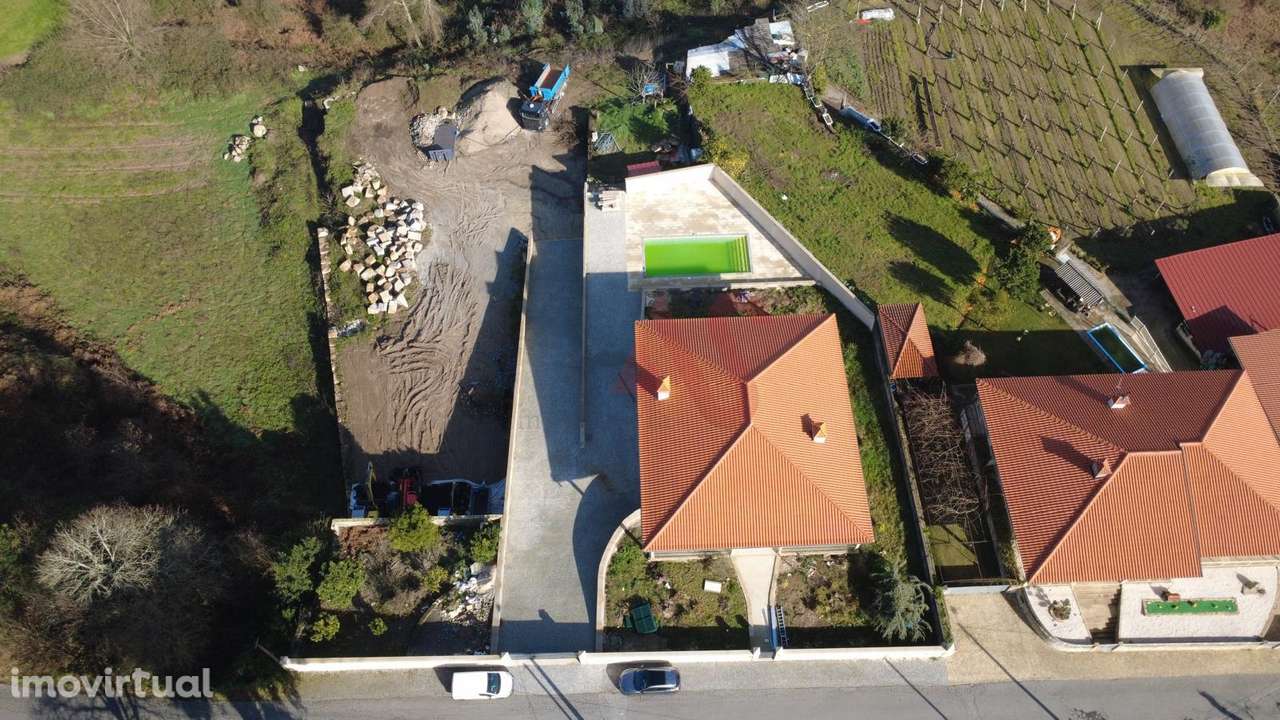 Moradia T3+2 com Piscina e Terreno de 2.760 m² em Idães, Felgueiras - Grande imagem: 5/21