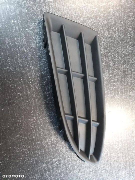 Atrapa zaśłepka  zderzaka przód Lewa  czarny SKODA FABIA II, ROOMSTER 03.10-04.15 5J0807367A - 2