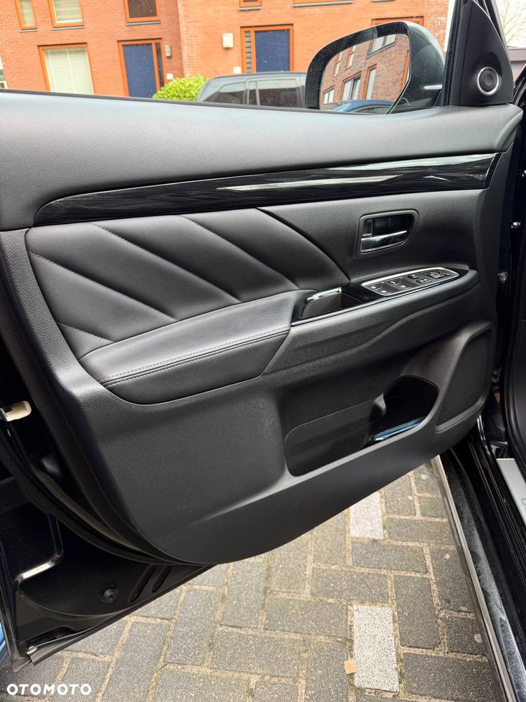 Mitsubishi Outlander Instyle NAVI + - 6