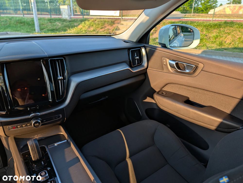 Volvo XC 60 B4 B Momentum - 17