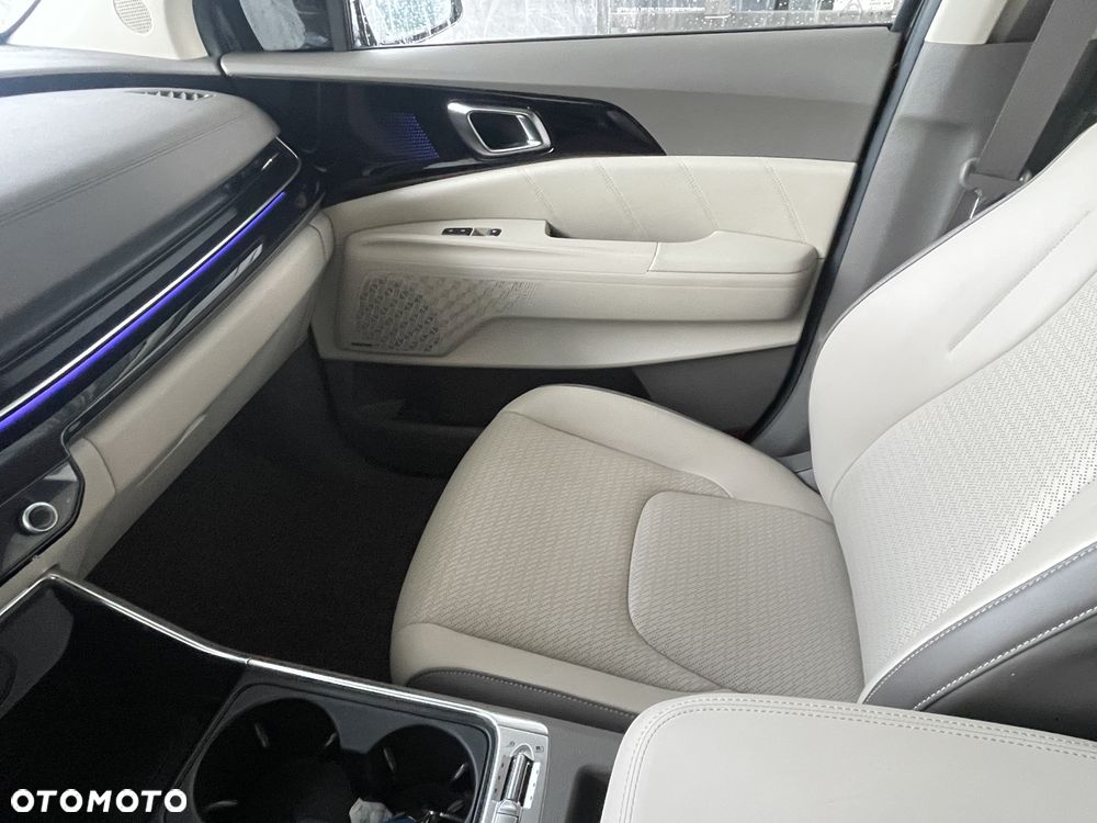 Kia Carnival - 14