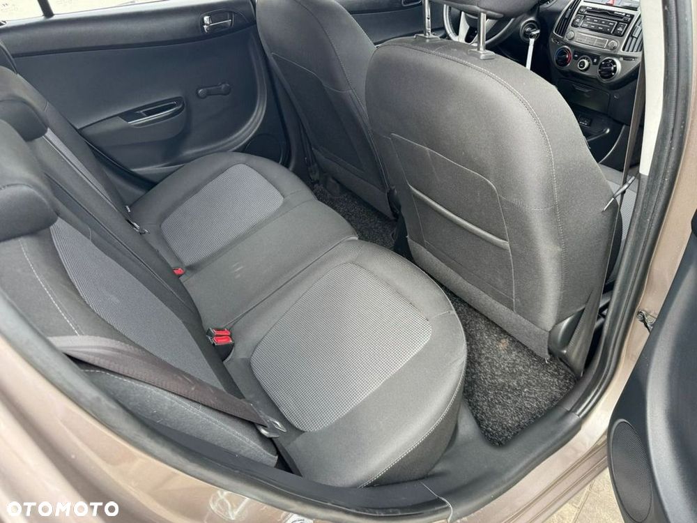 Hyundai i20 - 23