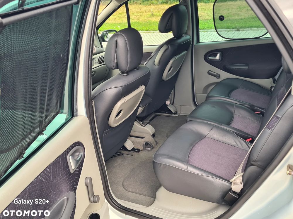 Renault Scenic - 17