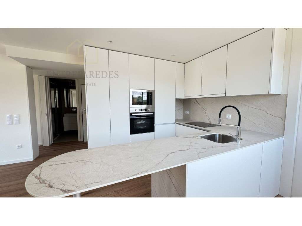 Apartamento T1 Novo com varanda, estacionamento e arrumo para compr... - Grande imagem: 2/36