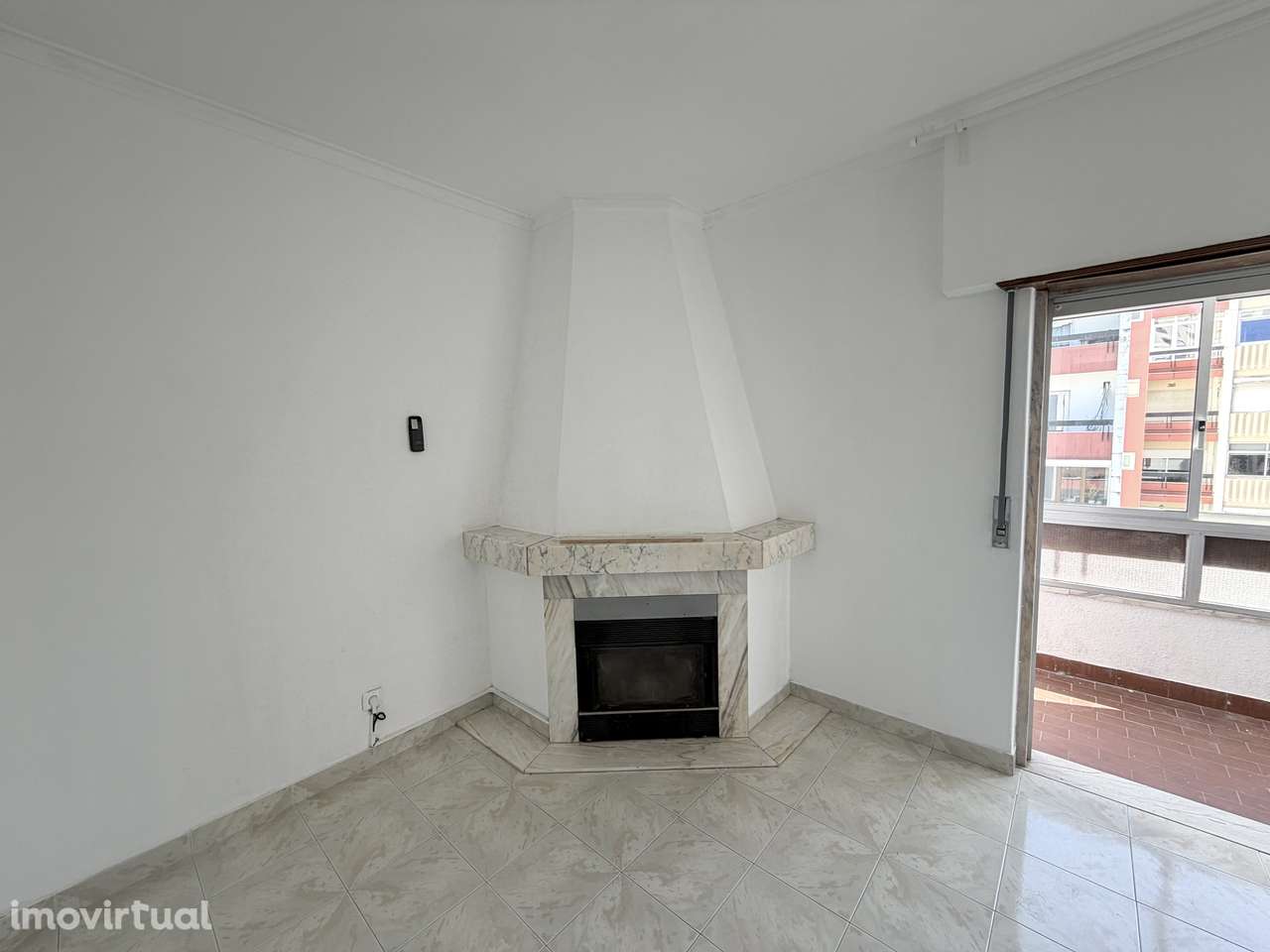 Apartamento T3, na Quinta Grande, pronto a habitar - Grande imagem: 2/45