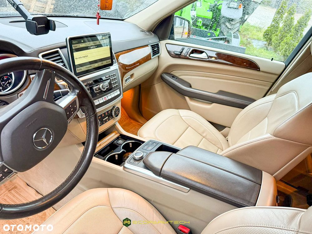 Mercedes-Benz ML 350 BlueTec 4-Matic - 12