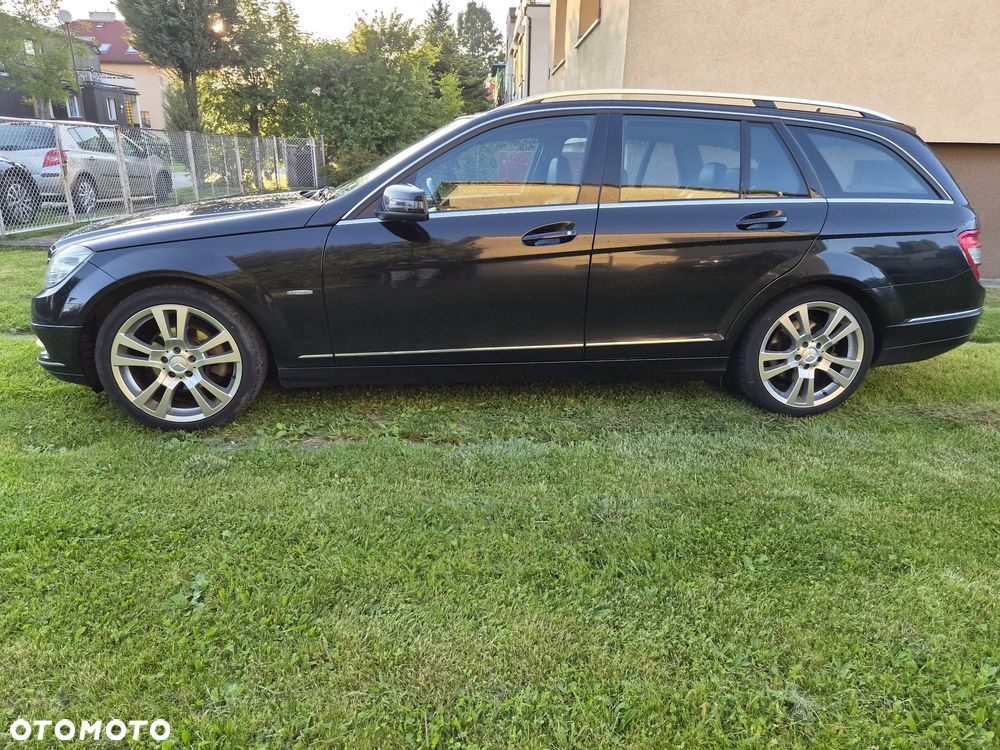 Mercedes-Benz C-Class 2010 photo 2