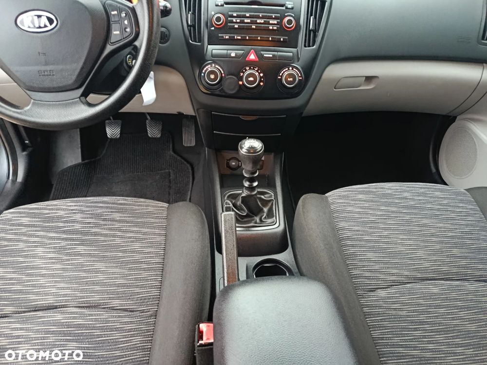 Kia Ceed 1.4 CVVT Attract - 28