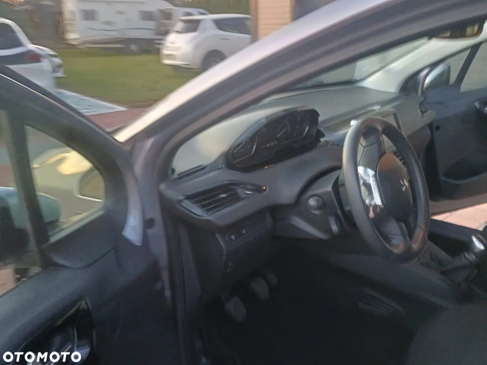 Peugeot 208 - 18