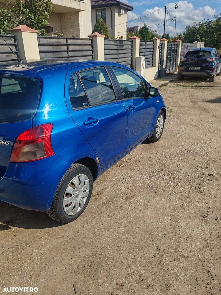 Toyota Yaris 1.3 Aut Luna - 3