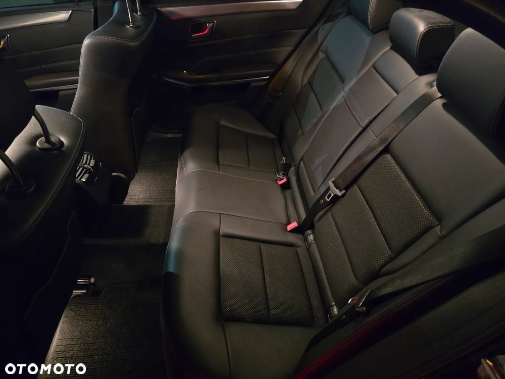 Mercedes-Benz Klasa E 350 BlueTEC 4Matic 7G-TRONIC Elegance - 36