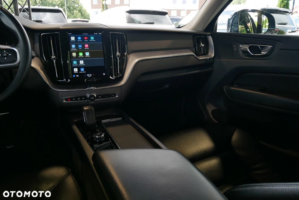 Volvo XC 60 B4 D Momentum Pro - 20