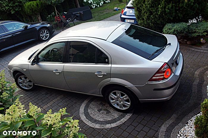 Ford Mondeo 1.8 Ghia - 8