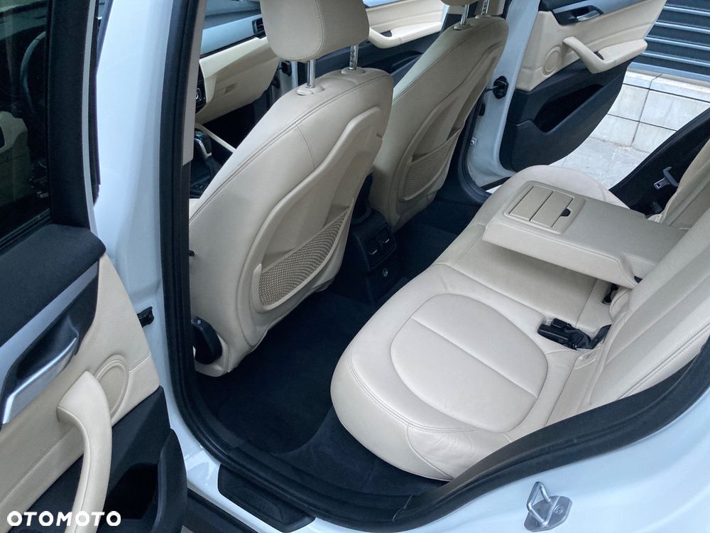 BMW X1 xDrive20i - 11