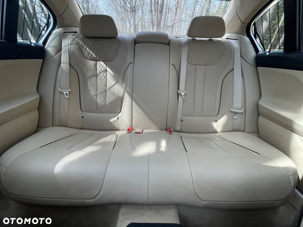 BMW Seria 7 740Li - 16