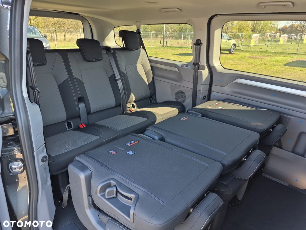 Volkswagen Caravelle - 11