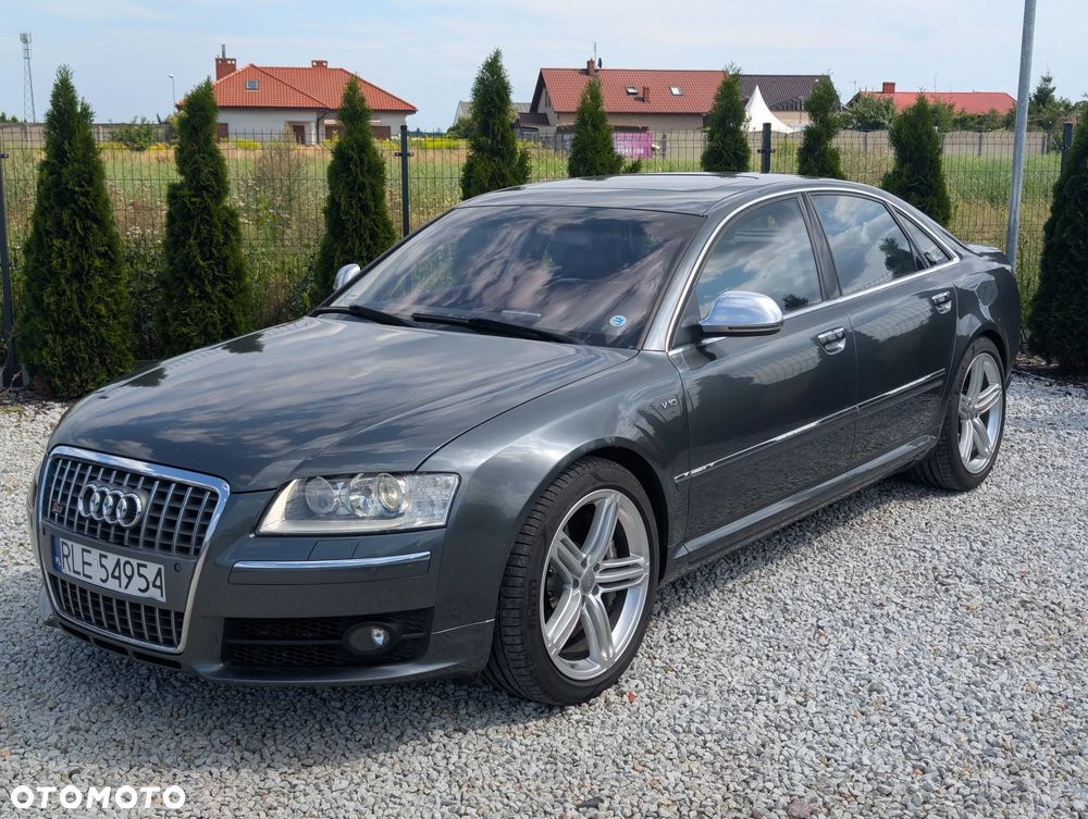 Audi S8 - 8