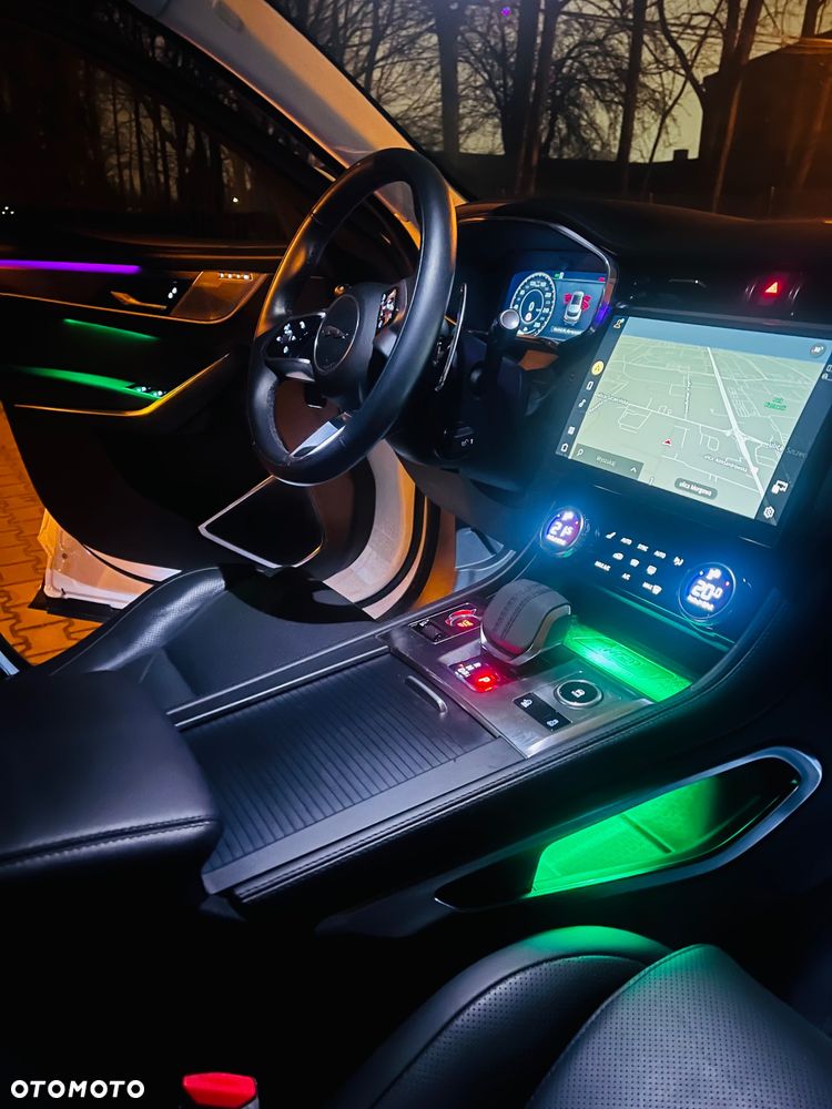 Jaguar F-Pace P250 AWD R-Dynamic S - 7