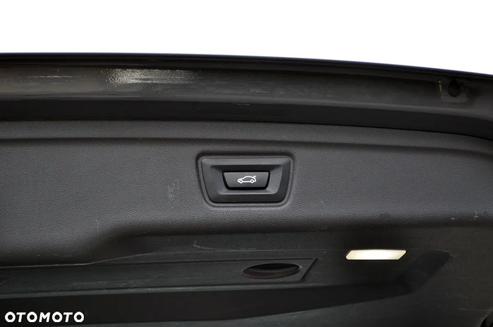 BMW Seria 3 330d Luxury Line sport - 38