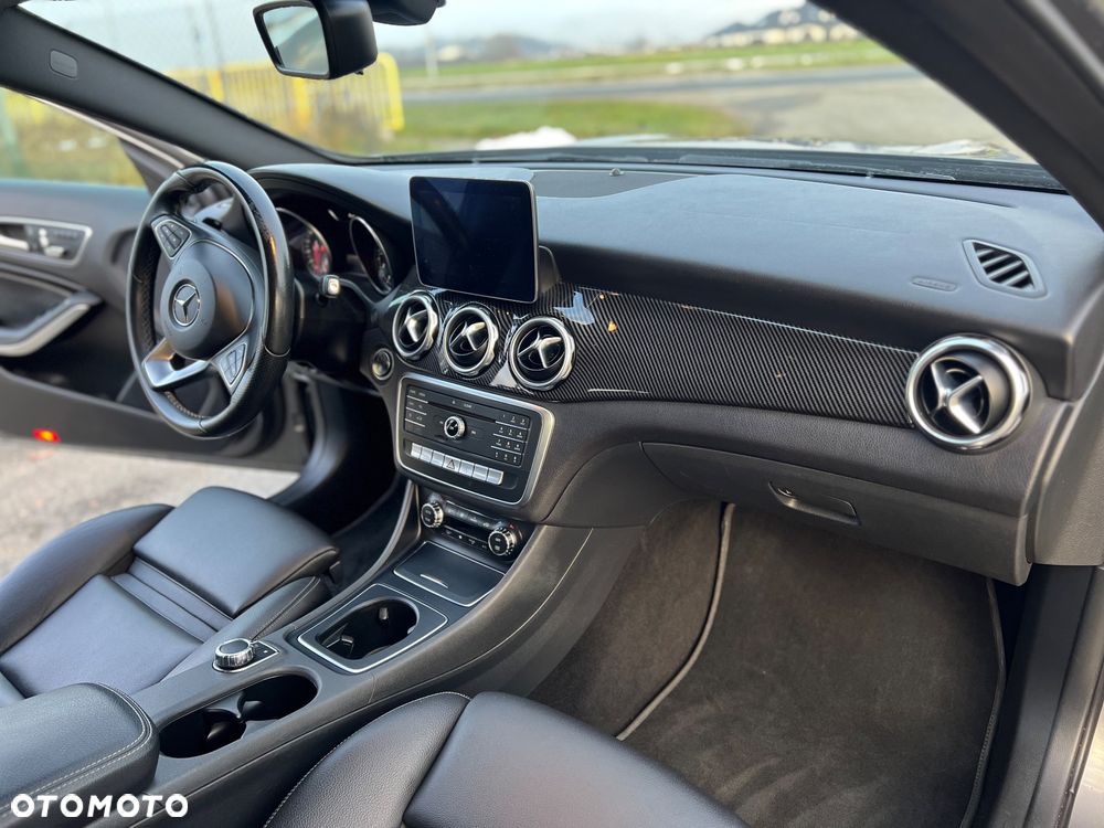 Mercedes-Benz GLA 250 7G-DCT AMG Line - 9