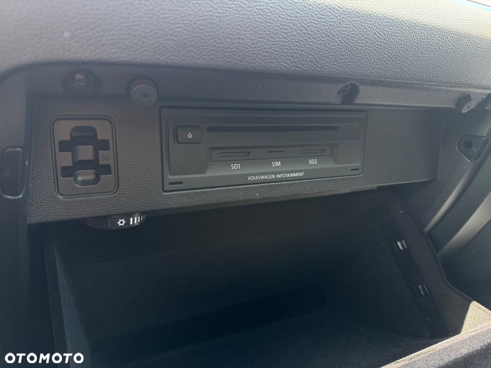 Volkswagen Passat - 32