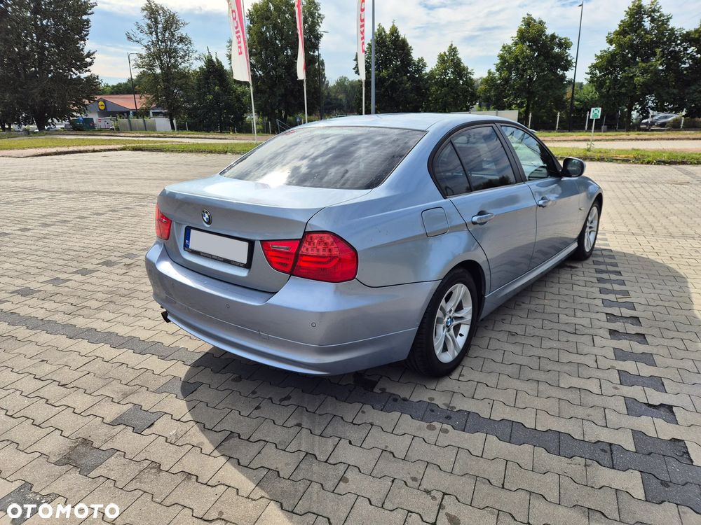 BMW Seria 3 318i - 4