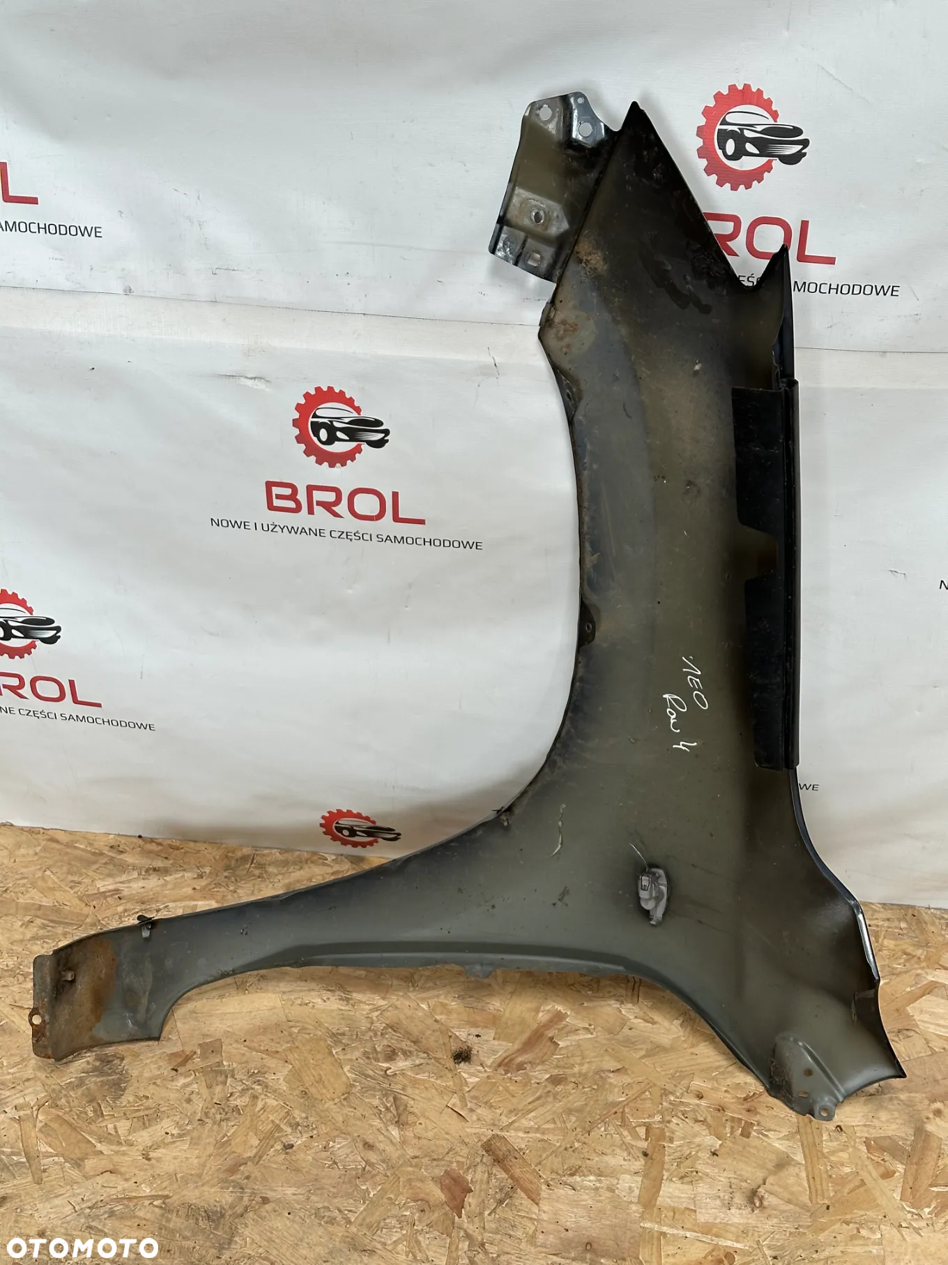 BŁOTNIK PRZEDNI PRAWY TOYOTA RAV4 06-09  1E0 - 5