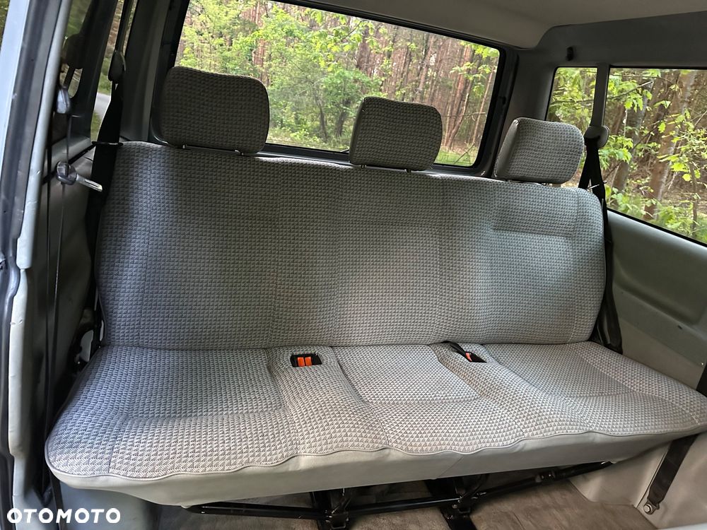 Volkswagen Caravelle GL - 11